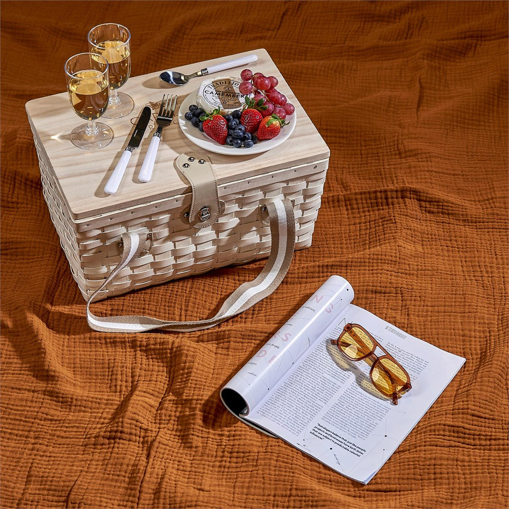 Serendipio Montega 2-Person Picnic Basket